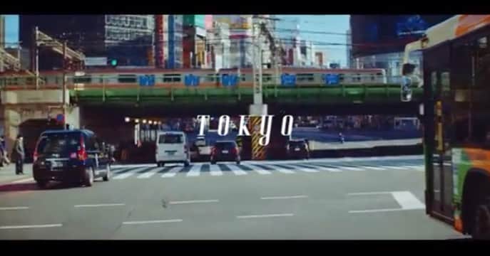 ZiNEZKAMIKAZEのインスタグラム：「‪Nulbarich-TOKYO‬﻿ ﻿ had a chance to take part in Nulbarich TOKYO﻿ music video.﻿ ﻿ always so happy to be a part of these music video🙏﻿ plus the track is called TOKYO🗼﻿ and its my 11th year since i came back from canada.﻿ this taste of music brings back sooo many memories. ﻿ and these memories will be updated as long i stay in this small big city.﻿  great track🙏🙏﻿ ﻿ ‪チラッと出させて頂いてます。‬﻿ ﻿ ‪11年前カナダから東京に戻ってきて味わった沢山の喜怒哀楽、様々な感情や記憶がこの曲を聴くと溢れ出すというか気持ちが連れ戻される‬﻿ ﻿ ‪実際に10年前はよく人が行き交う東京の様々な道でフリースタイルしてたしな..今もか笑﻿ ﻿ ‪改めて素敵な曲です。‬﻿ ﻿ bigthanks: @spikeyjohn & @seiya_uehara」