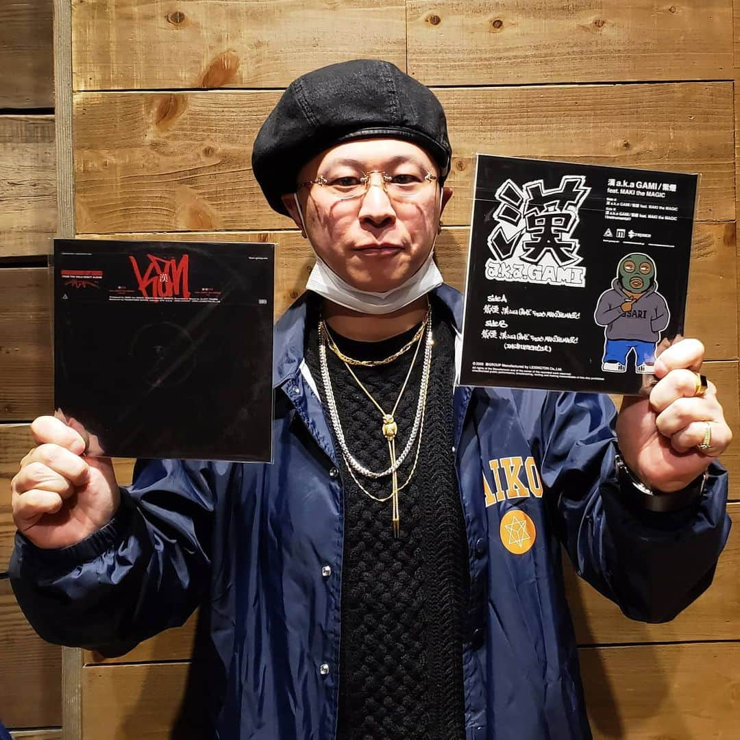 漢さんのインスタグラム写真 - (漢Instagram)「DJ BAKUも2枚使い！  https://9sarigear.stores.jp/items/5fdc1134da019c2063ae9334  #DJBAKU #漢akaGAMI #紫煙」1月27日 20時48分 - kan_9sari