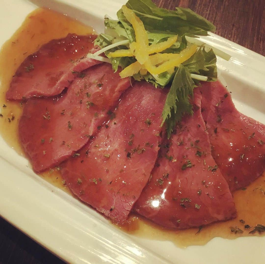 ゆずの小町 梅田店さんのインスタグラム写真 - (ゆずの小町 梅田店Instagram)「食べ飲み放題のローストビーフです👐 来店された際はぜひご注文ください😋 #ゆず #ゆずの小町梅田店 #ゆずの小町 #居酒屋 #個室居酒屋」1月27日 20時53分 - yuzunokomachi_umeda