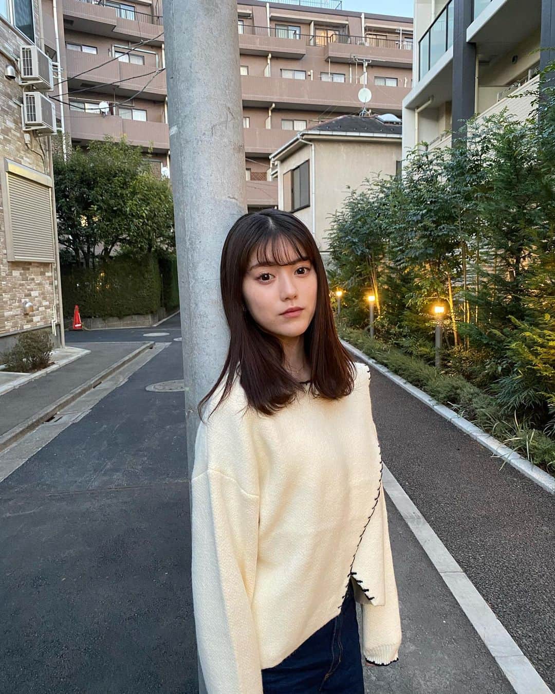 のインスタグラム：「前髪が伸びてきたのでいつもよりクルンと巻いてみましたっ！ 毛先も内巻きにしたよ~どうですか？☺︎  カラコンは安定のカフェモカ☕️」