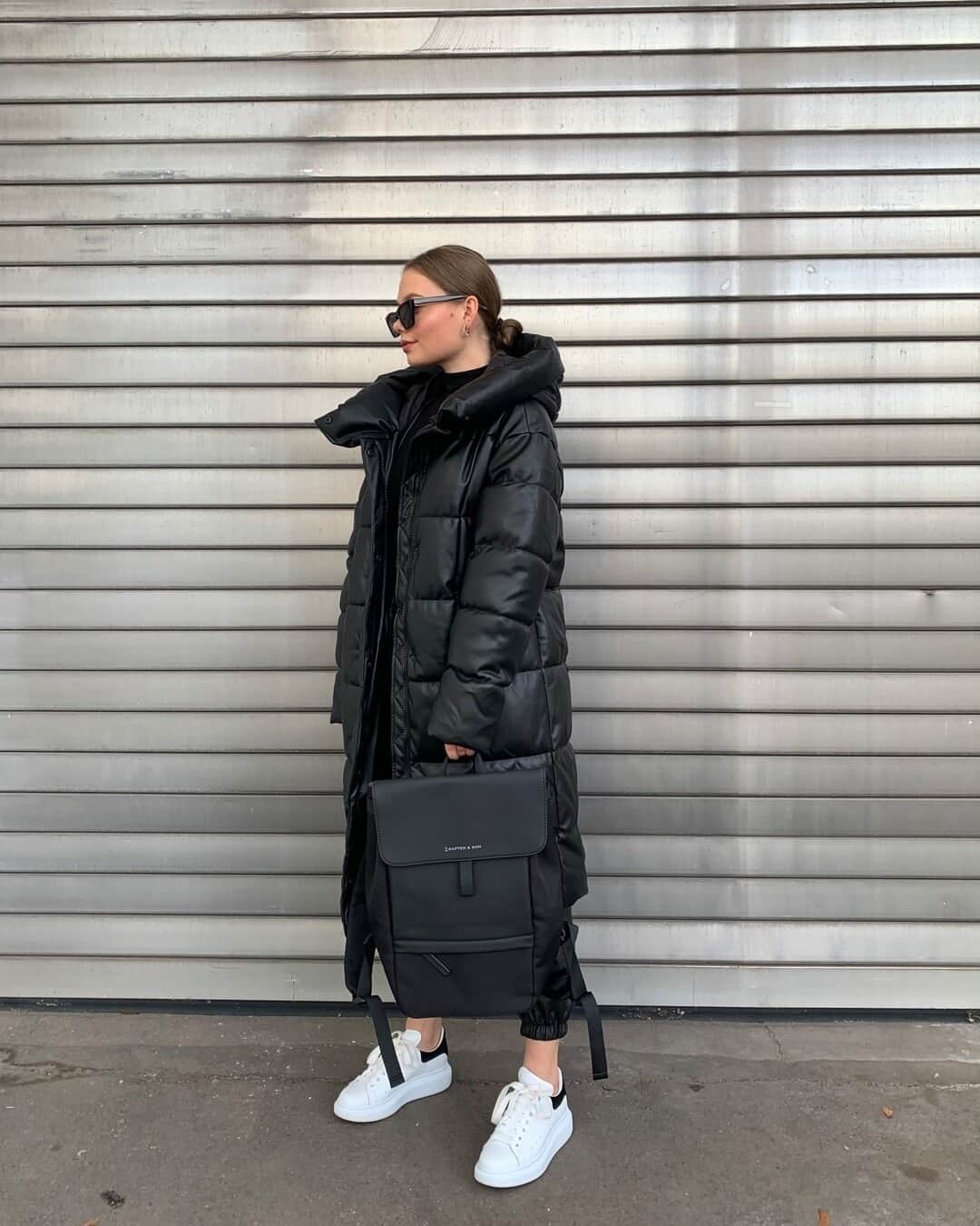 Kapten & Sonさんのインスタグラム写真 - (Kapten & SonInstagram)「'Black is my happy color.' 🖤 Who's with us? Comment with a 🖤! @annabelle.koennecke in style with our sunglasses Calais All Black and our backpack Fyn "All Black". 🥰#bekapten #kaptenandson⁠ .⁠ .⁠ .⁠ #sunglasses #backpack #outfit #fashion #fashionlover #inspo #inspiration #ootd #dailyinspo #whattowear #city #casual #allblack」1月27日 21時01分 - kaptenandson