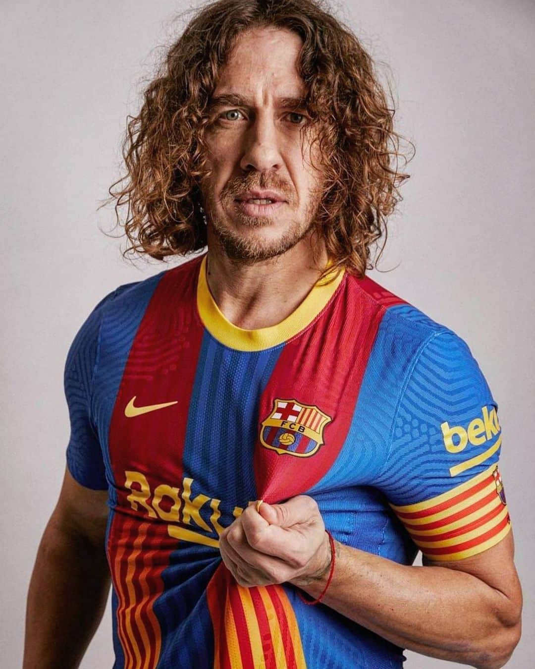 UEFAチャンピオンズリーグさんのインスタグラム写真 - (UEFAチャンピオンズリーグInstagram)「🔵 Three-time winner Carles Puyol... 🔴 Describe him in one word!   📸: @fcbarcelona  #UCL #FCBarcelona」1月27日 21時03分 - championsleague