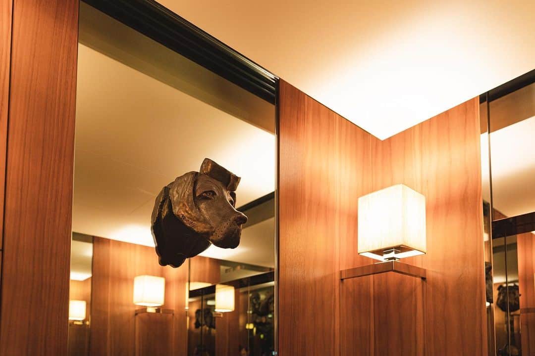 Park Hyatt Tokyo / パーク ハイアット東京さんのインスタグラム写真 - (Park Hyatt Tokyo / パーク ハイアット東京Instagram)「The high-class spaces you'll discover at Park Hyatt Tokyo begins with your elevator ride. Come up to our lobby on the 41st floor with your heart already dancing!﻿ ﻿ ﻿ パーク ハイアット 東京の洗練されたアート空間はエレベーター内にも。これから始まるホテル体験に心高鳴りながら、どうぞ41階へ。 ﻿ ﻿ Share your own images with us by tagging @parkhyatttokyo ————————————————————— #parkhyatttokyo #luxuryispersonal #staycation #miekoyuki #パークハイアット東京 #ステイケーション #結城美栄子 #johnmorford #ジョンモーフォード」1月27日 21時03分 - parkhyatttokyo