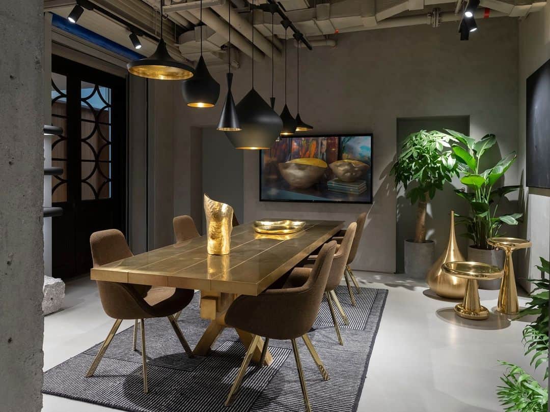 トム ディクソンのインスタグラム：「SCOOP chairs around a MASS dining table with BASH vessels - all beneath BEAT lights in black. As seen in Tom Dixon's new Hub in Xintiandi, Shanghai.⁠ ⁠ Tom Dixon Studio’s Shanghai Hub, XinTianDi Style I, Ground floor, No.123-6 Xinye Road, Shanghai.⁠ ⁠ ⁠ ⁠」
