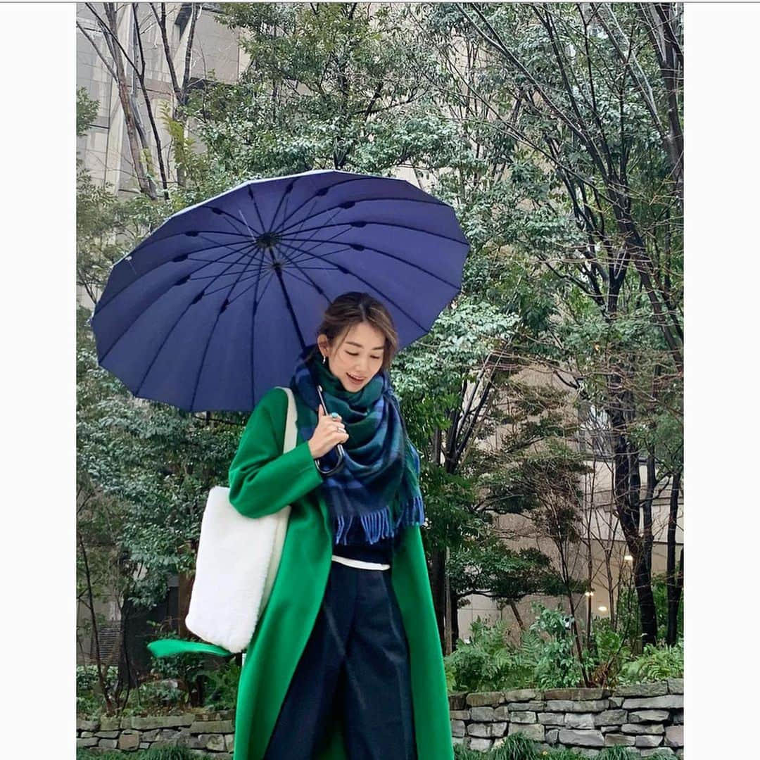 武藤京子さんのインスタグラム写真 - (武藤京子Instagram)「* * 先日のお洋服 * 雨の日は 鮮やかなアウターで 気分を上げてみた😆 * GREEN×NAVY×WHITE * #lephil  #joshuaellis #uniqlo  #gallardagalante #converse  #武藤巻き　 #アメブロ更新しました」1月27日 21時12分 - kyokomuto0628