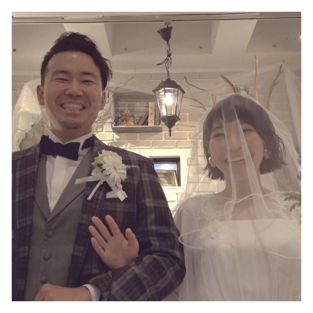 NEO FLAG.〜未来へ繋げる、繋がるＷedding〜のインスタグラム：「* "Over the Raibow-虹の彼方-"  オンラインウェディング"NEO FEVE"  新郎様の入場 新婦様の入場 そして新婦様のお父様から新郎様へ 新婦様のバトンタッチ…  メインへとお二人が到着し オンラインゲストのお顔を しっかりと見ることのできる時間  それまでの緊張感が和らぎ 思わず笑顔が溢れるシーンです  #neoflag #ネオフラッグ #ウェディングプロデュース #オリジナルウェディング #コンセプトウェディング #セミオーダーウェディング #オンライン結婚式 #オンラインウェディング #リモートウェディング #NEOFEVE」