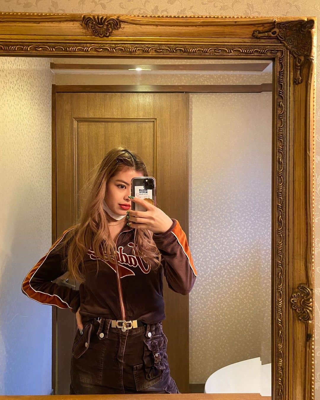 のインスタグラム：「NGO🪞TRIP HBD To My lOveLy LoveLY Mom...🤎🧡🥴✨✨」