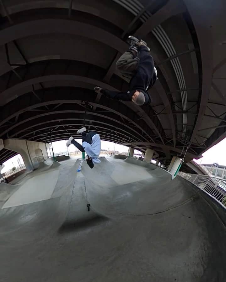 安床武士のインスタグラム：「Flips with @yuutarouparkour 🌪 🎥 #gopromax @goprojp . トレーサーゆうたろう君ダブルス！こういう時間、刺激的で最高に楽しいです。 またやりましょ🙌 @usdskates  @goodskates_inc  @canamonroad_japan  @lzbn_official  @papasu1048  #usdskates #usdaeon #aeon72 #rollerblading #inlinskate #blading #parkour #takeshiyasutoko #パルクール #インラインスケート #ローラーブレード #安床武士 #LZBN #gopro #goprojp」