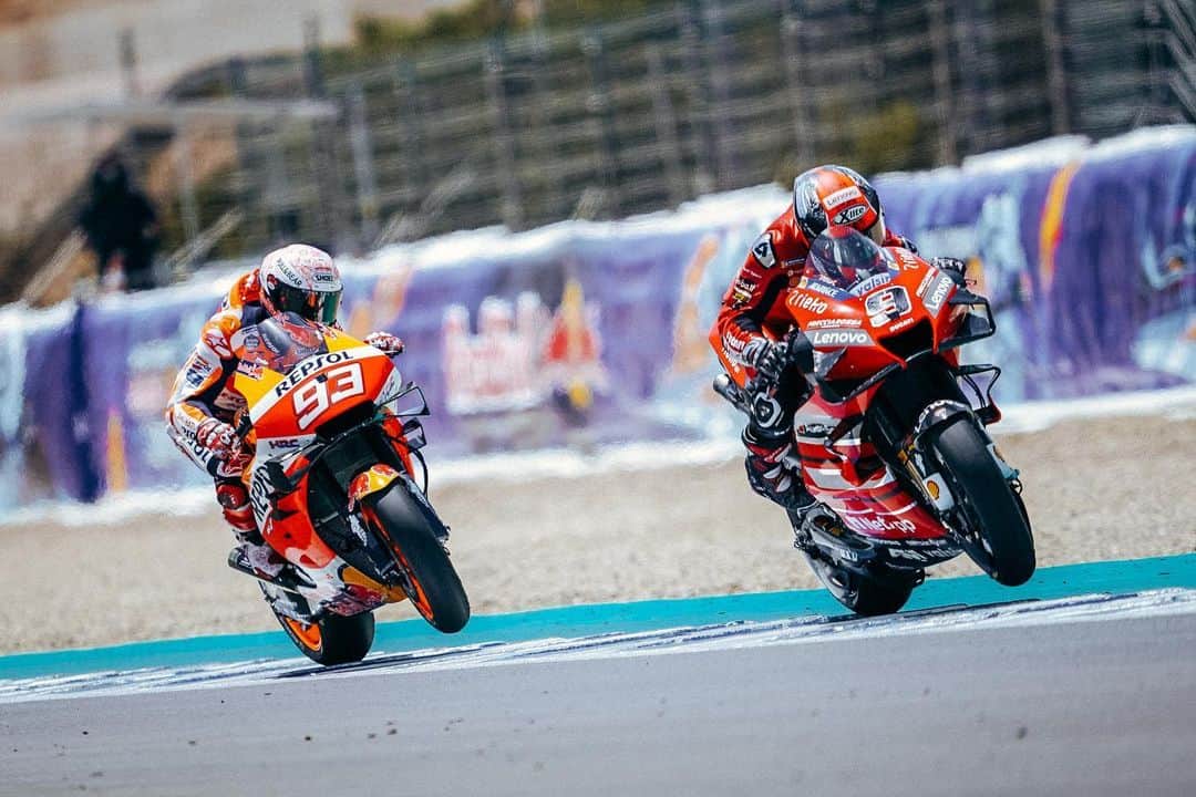 レプソル・ホンダのインスタグラム：「Go on then, enjoy a wheelie or two. #WheelieWednesday」