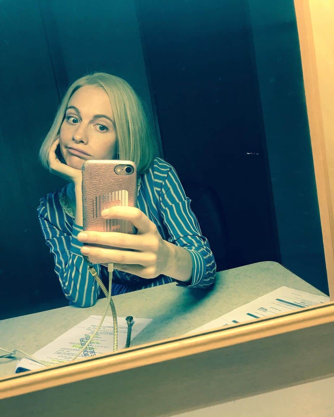 ポピー・デルヴィーニュさんのインスタグラム写真 - (ポピー・デルヴィーニュInstagram)「The things you find in trailers... 😳  (SWIPE through for a few more surprises)」1月27日 21時23分 - poppydelevingne