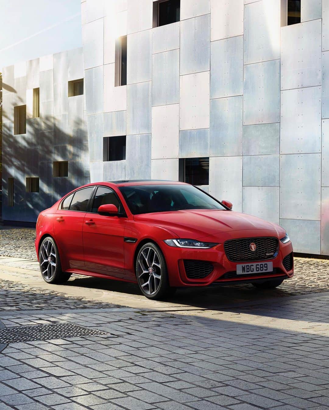 Jaguarのインスタグラム：「Superior design. Unforgettable drive.   #Jaguar #XE #Premium #Luxury #Sports #Saloon #AWD #CarsofInstagram #InstaCars」