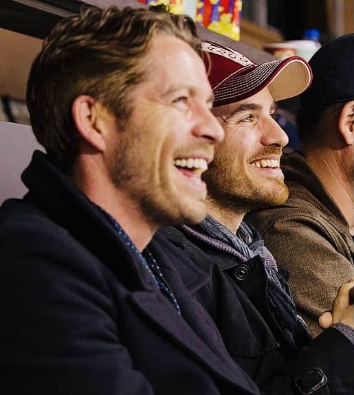 ショーン・マグワイアのインスタグラム：「Happy 40th birthday brother @colinodonoghue1 Here’s to large gatherings , pints and sing songs till dawn when this madness is over. Stay golden pony boy.」