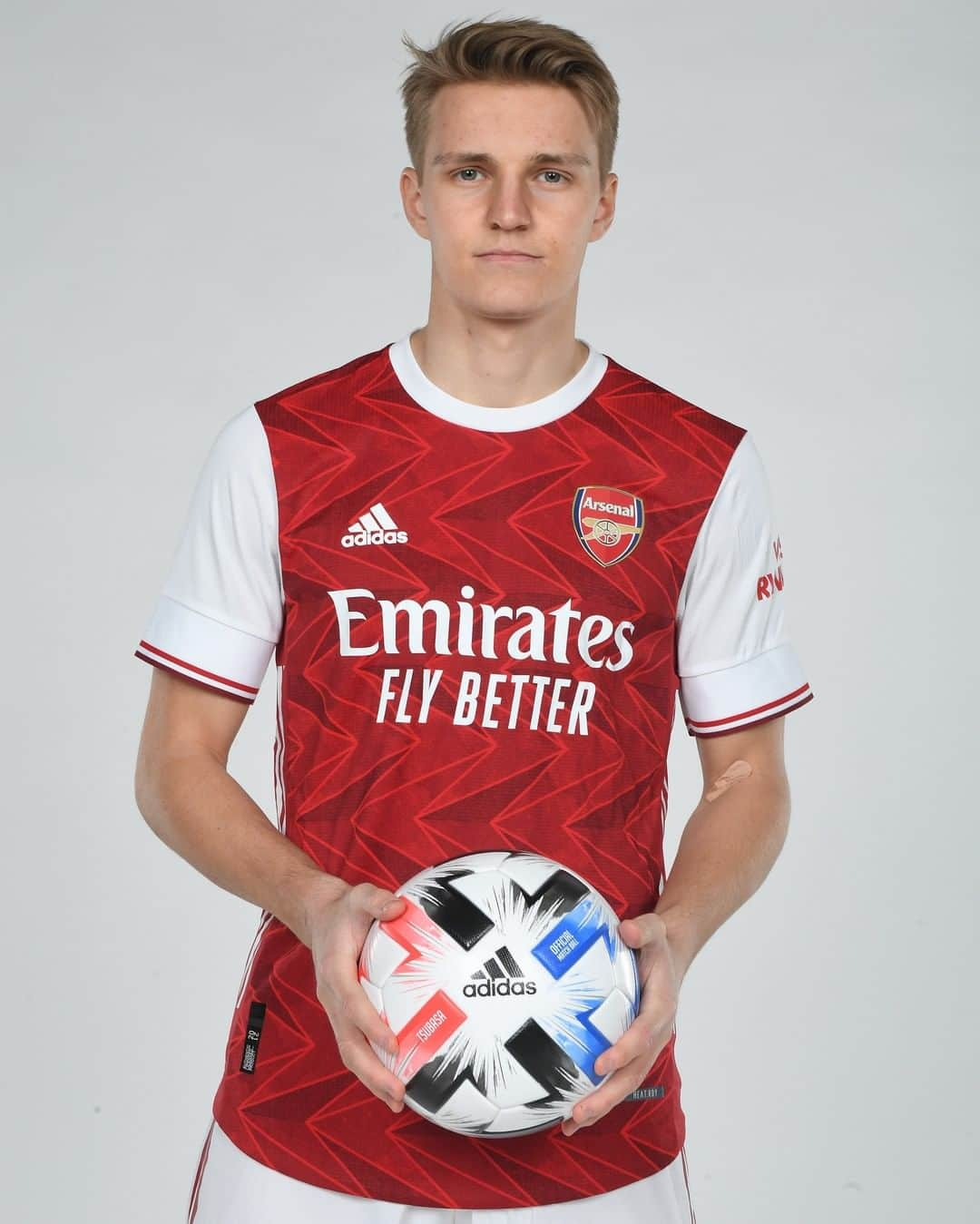 アーセナルFCさんのインスタグラム写真 - (アーセナルFCInstagram)「Welcome to The Arsenal, @odegaard.98 👋」1月27日 21時30分 - arsenal