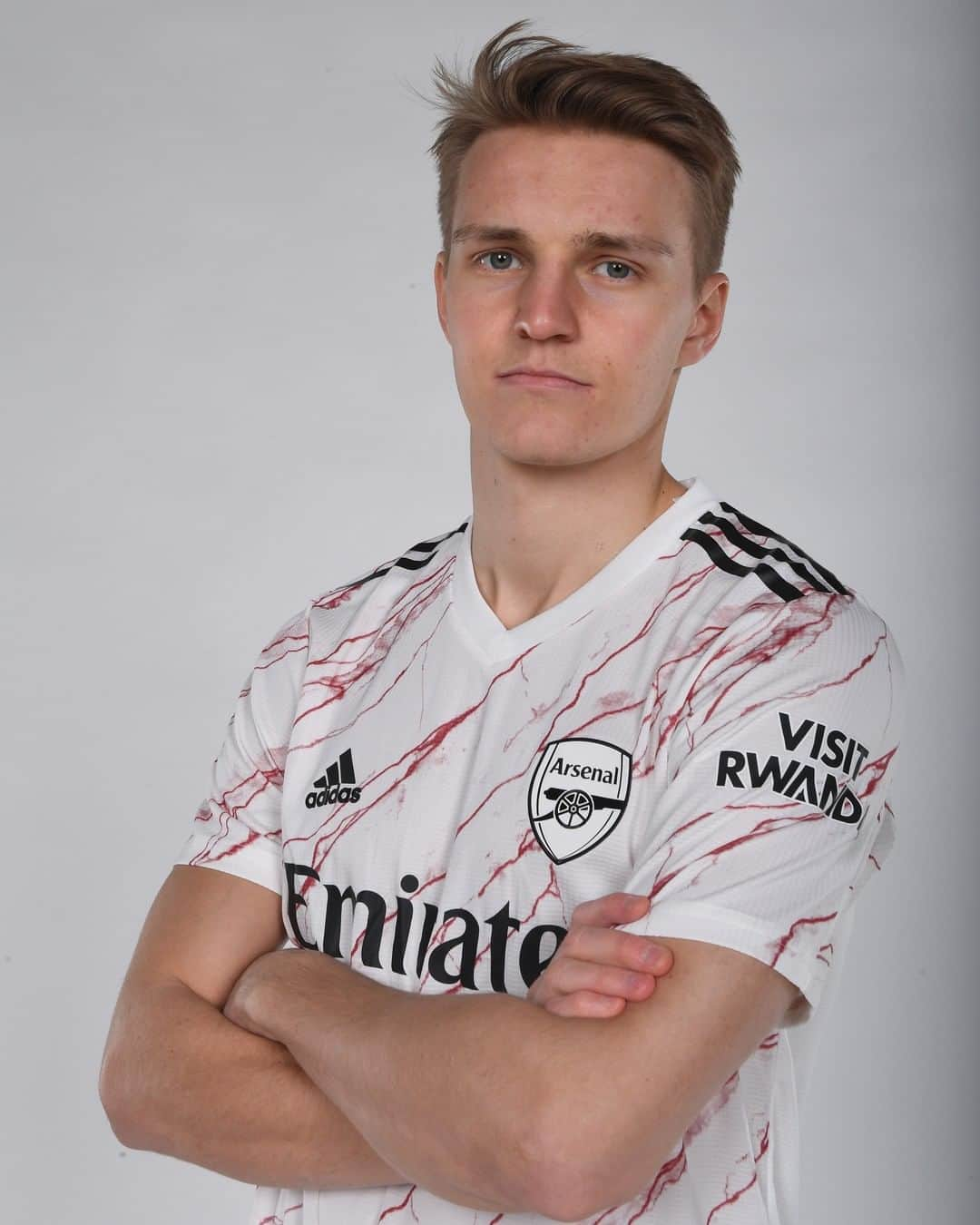 アーセナルFCさんのインスタグラム写真 - (アーセナルFCInstagram)「Welcome to The Arsenal, @odegaard.98 👋」1月27日 21時30分 - arsenal