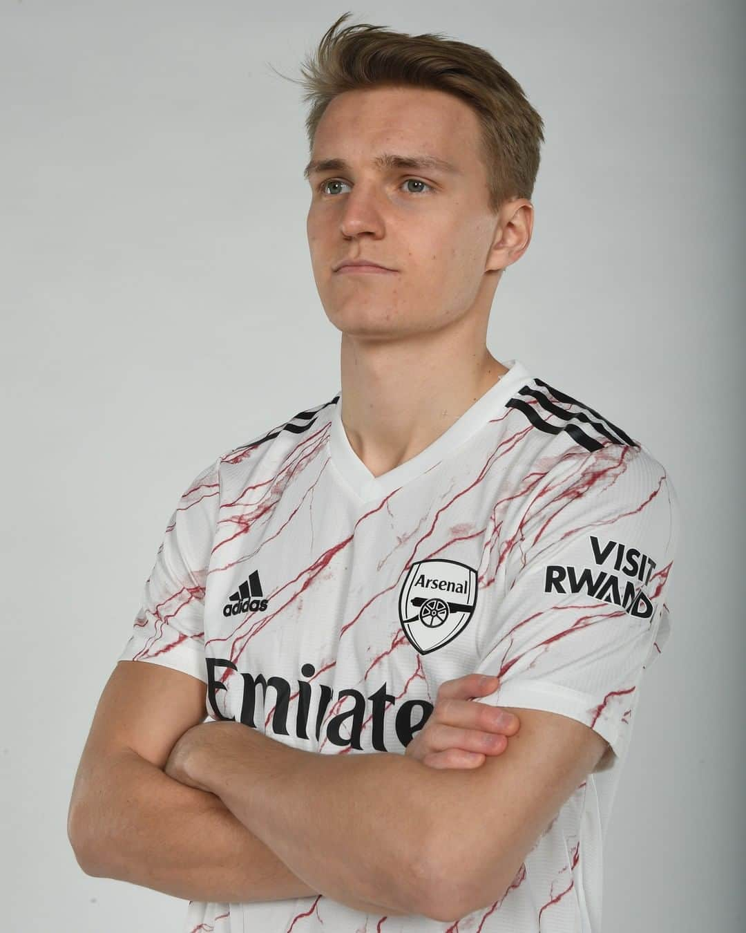 アーセナルFCさんのインスタグラム写真 - (アーセナルFCInstagram)「Welcome to The Arsenal, @odegaard.98 👋」1月27日 21時30分 - arsenal