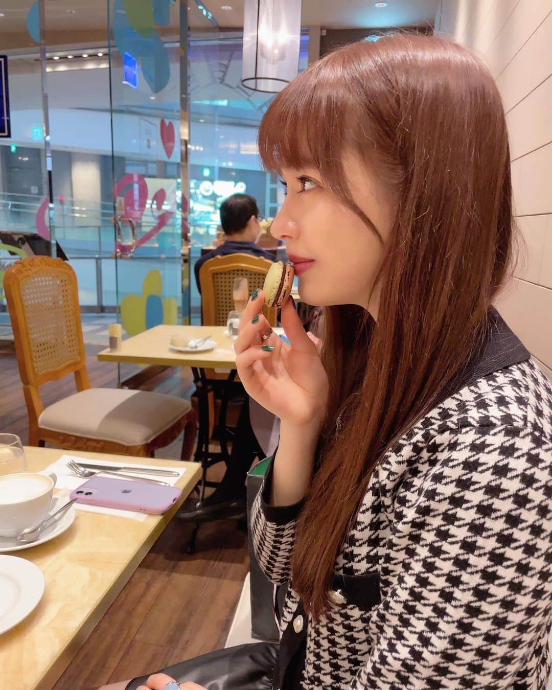 ナタリア聖奈さんのインスタグラム写真 - (ナタリア聖奈Instagram)「・ ・ 甘いもの以外に目がないナタリアです💕 全て美味しかった💭 ・ #ナタリア聖奈 #ljk #彼女感 #表参道カフェ #表参道ヒルズ #マカロン #ジャンポールエヴァン」1月27日 21時41分 - _natamilk_