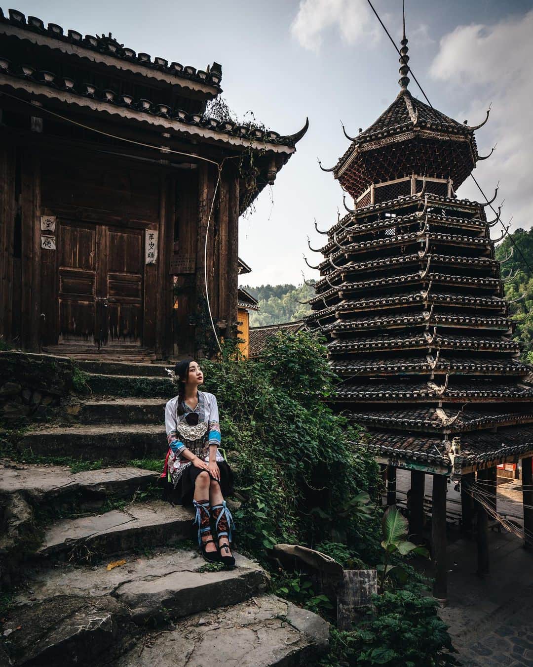 R̸K̸さんのインスタグラム写真 - (R̸K̸Instagram)「It's about very simple country woman. The village girl was strange to city life, she lived her whole life in the country. But the township is changing. #hellofrom Guizhou China ・ ・ ・ ・ #beautifuldestinations #earthfocus #earthoffcial #earthpix #thegreatplanet #discoverearth #fantastic_earth #awesome_earthpix #roamtheplanet #ourplanetdaily #lifeofadventure #livingonearth  #theglobewanderer #stayandwander #welivetoexplore #awesome_photographers #IamATraveler #wonderful_places #TLPics  #designboom #voyaged #sonyalpha #bealpha #artofvisuals #travellingthroughtheworld #streets_vision #d_signers #bbctravel #lovetheworld @sonyalpha  @lightroom @soul.planet @earthfever @9gag @500px @paradise @mega_mansions @natgeotravel @awesome.earth」1月27日 21時50分 - rkrkrk