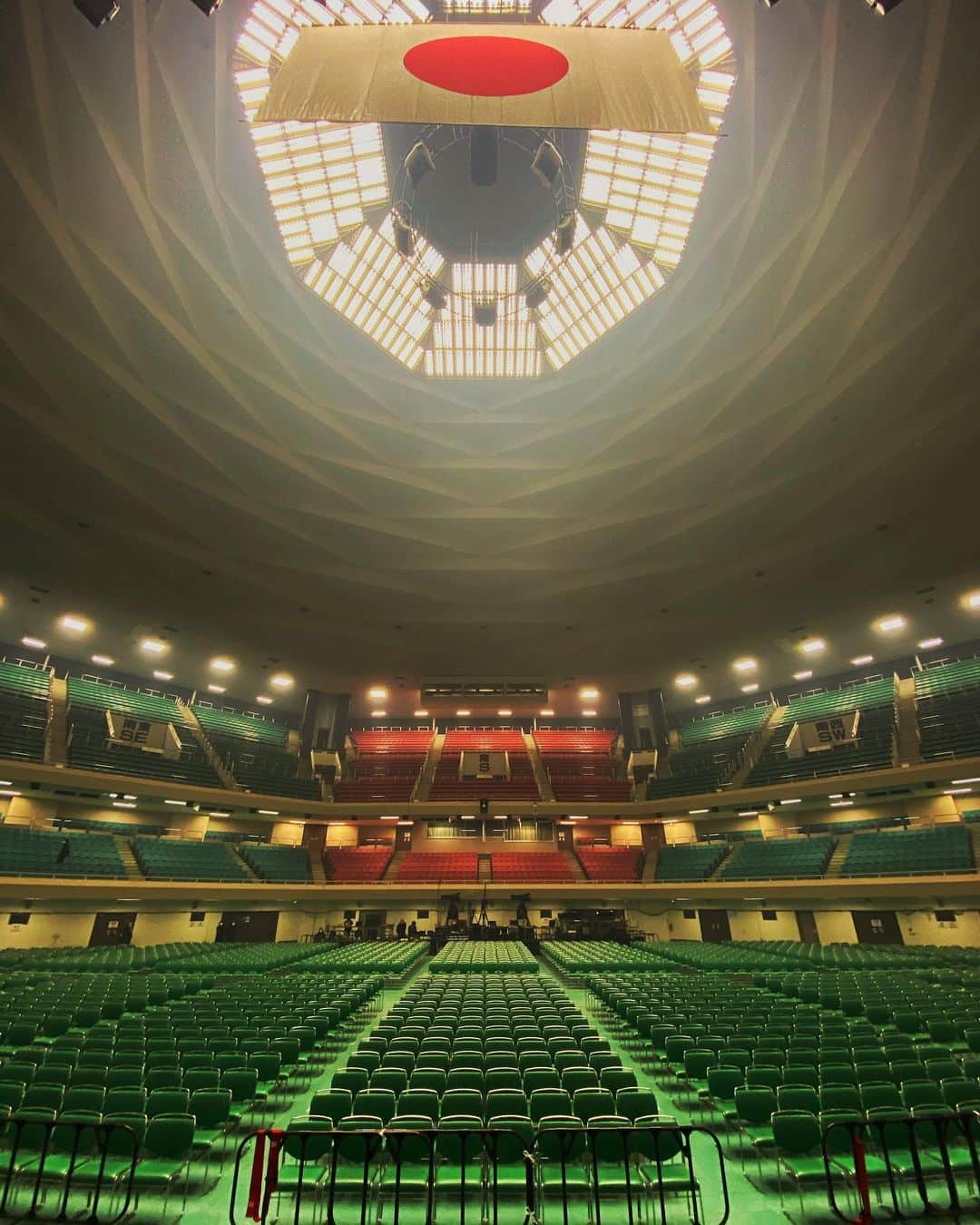 本間将人さんのインスタグラム写真 - (本間将人Instagram)「Little Glee Monster Arena Tour 2021“Dearest” 日本武道館公演 1日目でした〜✌️😉  皆様ありがとうございました🎷 みんな優しいね、ホント。。。 ネタバレになるから何も言いません👍 一つ言えることは、明日も最高のショーが待ってるよって事🕺  #littlegreemonster #武道館 #アルトサックスのみのリトグリ久しぶり #nanzai」1月27日 21時49分 - paul_masato