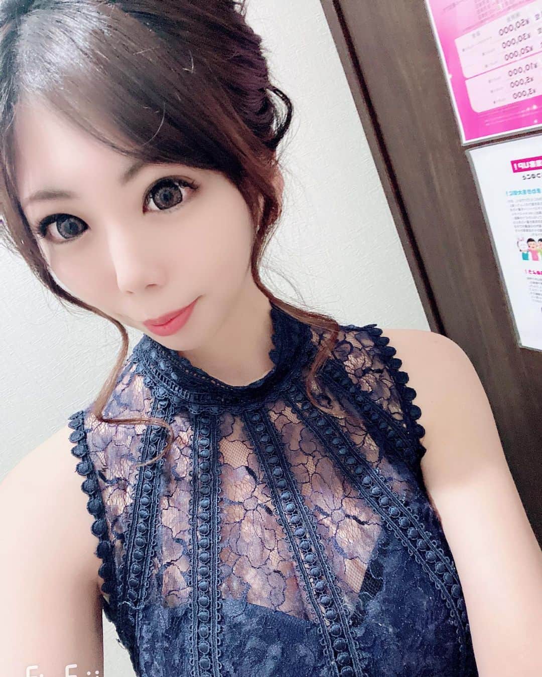のインスタグラム：「明日美容室と歯医者行く❣️ やっと行ける(*^_^*)  出勤しました✨✨ よろしく*\(^o^)/*」