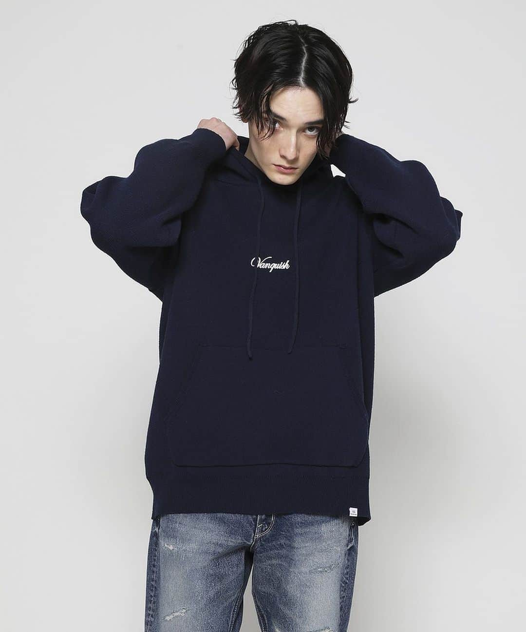 ヴァンキッシュのインスタグラム：「ㅤㅤㅤㅤㅤㅤㅤㅤㅤㅤㅤㅤㅤ □ Logo Smooth Knit Pullover Hoodie[VKT893] ¥ 13,200 (税込) Color: Navy / Black / Beige Size: M / L ㅤㅤㅤㅤㅤㅤㅤㅤㅤㅤㅤㅤㅤ Shop link bio！ ——————————————— ‪#VANQUISH #vanquishjp」