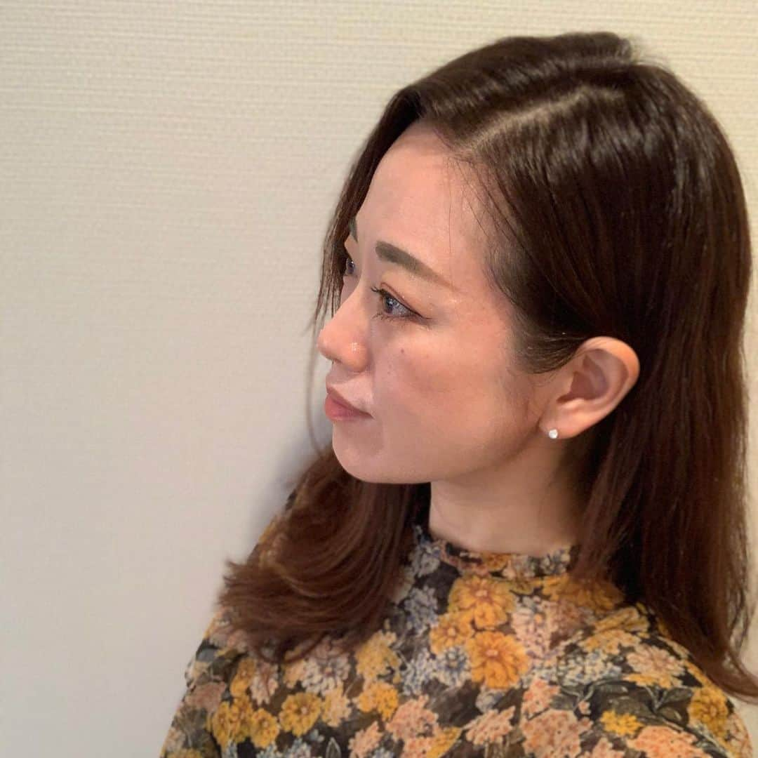 沢瀉美緒さんのインスタグラム写真 - (沢瀉美緒Instagram)「※ New hair color ✂️ . 年末年始は行かれなかったので 折を見てお伺いした @abbey_abbey2_abbeyginza ✂️ . @abbeyodaji にお任せして素敵カラーと 伸びてきた髪を少し整えていただきました😌 . そんなに早くはないけどようやくロングに戻りました。 . 小田嶋さん、いつもありがとうございます😌 . 久しぶりの表参道は閉店してしまった お店もちらほらと… . コーヒー豆が切れそうだったので @cobi_coffee に寄って帰りました。 . ゆっくりとした時間が流れてるコビですが いつも以上にゆっくりでコーヒーの香りと ハンドドリップの音が贅沢でした😌 . . #abbey #アビー #表参道美容室 #hairsalon #ヘアサロン #tokyo #beautysalon」1月27日 21時52分 - mio_omodaka