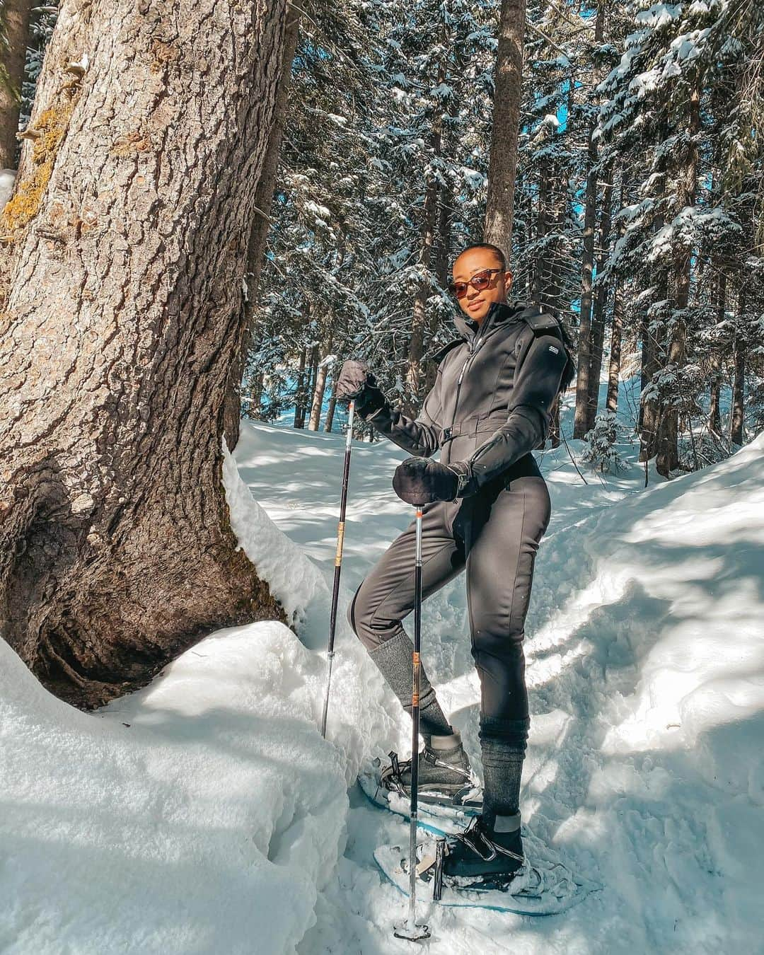 サラ・アチョさんのインスタグラム写真 - (サラ・アチョInstagram)「Just me struggling in the snow ⛄️😁 #winter #winterwonderland  . . #holiday #weekendvibes #weekend #snow #mountains #myswitzerland #switzerland #loveswitzerland #mountainview #swiss #valais #wintersport #raquettes #walk #hiking #swissgirl」1月27日 21時57分 - sarah_atcho