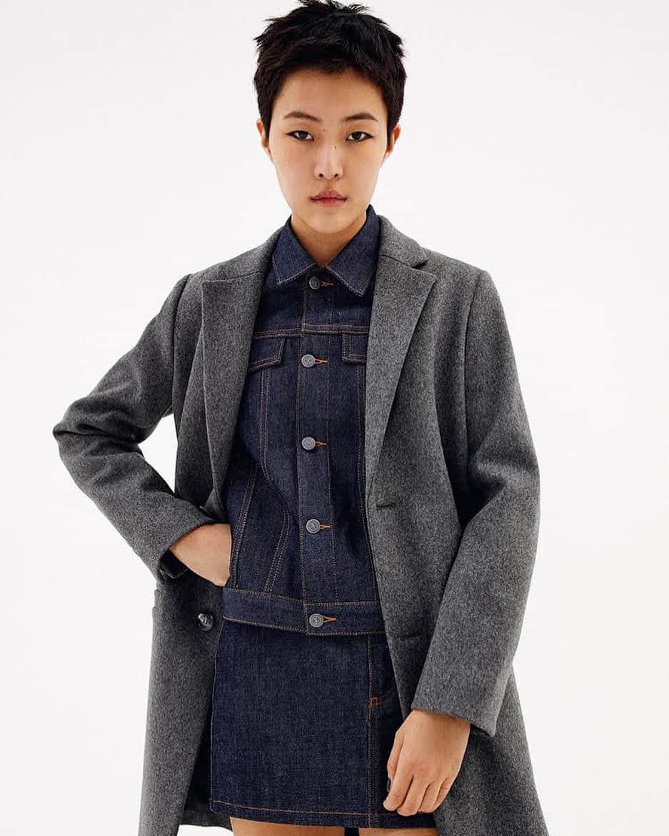 アーペーセーのインスタグラム：「A.P.C. Classics  @cochon_j is wearing the Carver coat available in heathered navy blue, the Brandy jacket and the Mini-jupe both in indigo.  Available in stores and at apc.fr  #APC #APCDenim #APCFW20 #APCClassics」