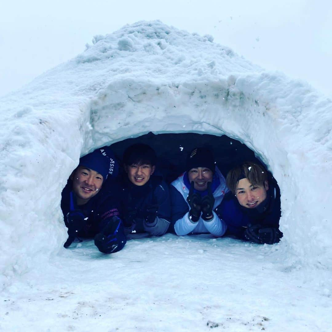 笠谷俊介さんのインスタグラム写真 - (笠谷俊介Instagram)「1月自主トレ。例年に続き長崎で行いました！ 去年とはまた違う感覚があり本当に良い練習ができたと思います！ 開幕1軍！そして2桁勝利出来る様に頑張るので、ホークスファンの皆さん！応援よろしくお願いします💪 @tsuyoshiwada.21  @motomae1002  @ojikazu43  #土肥星也」1月27日 22時06分 - kasaya0317