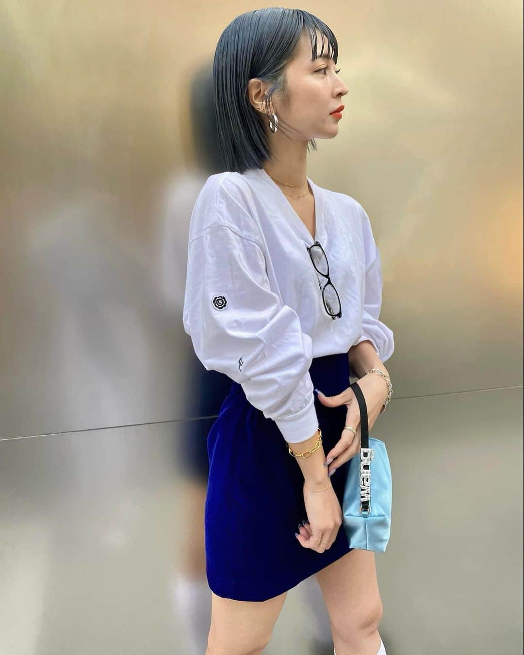 梅村実帆のインスタグラム：「今日もblue 🥣💎🦕🤍 makeはオレンジ🍊」