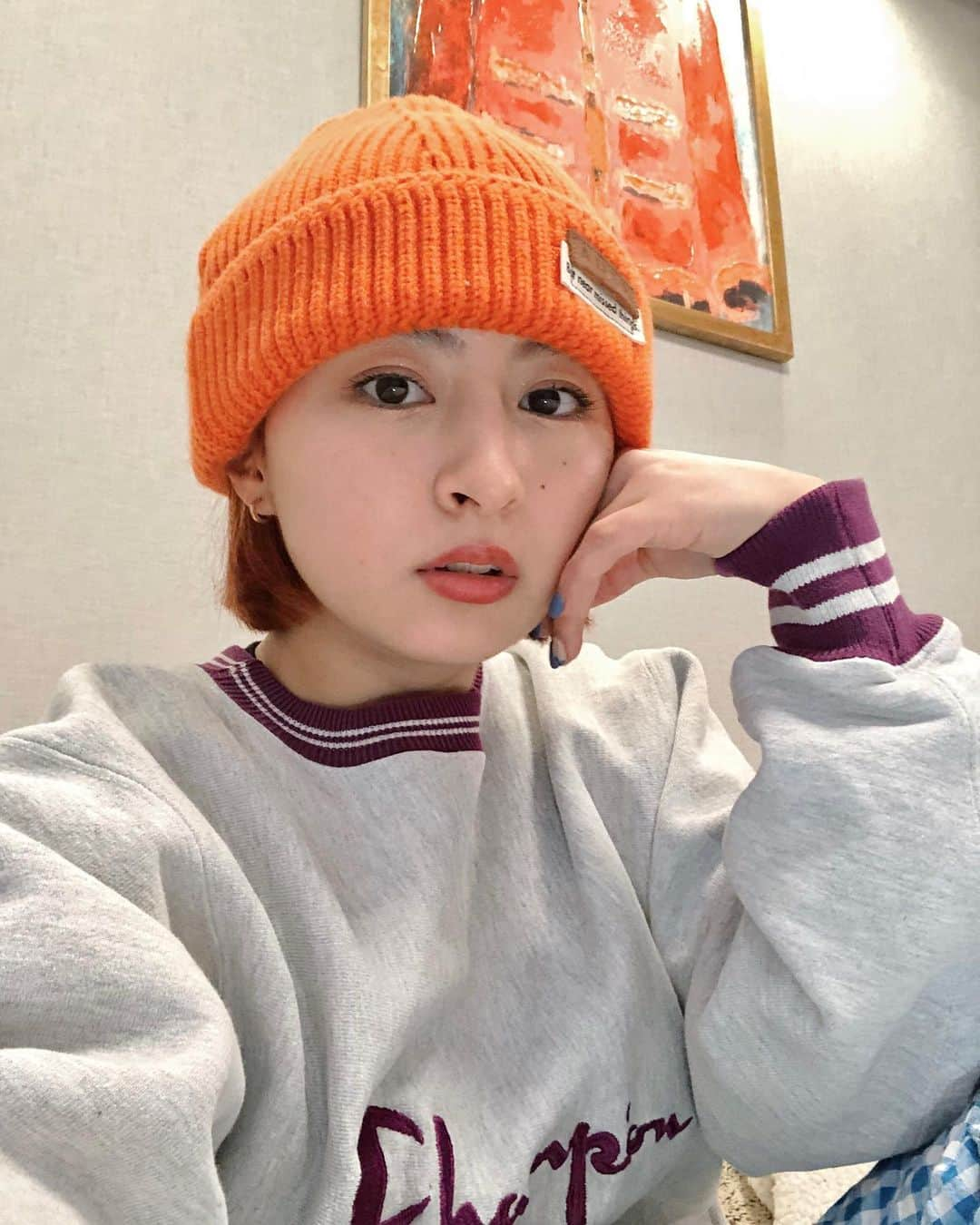 Julia Castroさんのインスタグラム写真 - (Julia CastroInstagram)「HI🧡🧡🧡 . #orange #knit #knithat #ader #adererror #hat #orangehair  #champion  #sweatshirt  #haircolor #ootd #outfit #outfitoftheday  #orangehair #selfie  #ニット帽 #トレーナー #スウェット #楽服 #オレンジ #セルフィー #冬服 #冬ファッション #julifashion」1月27日 22時11分 - julia.c.0209