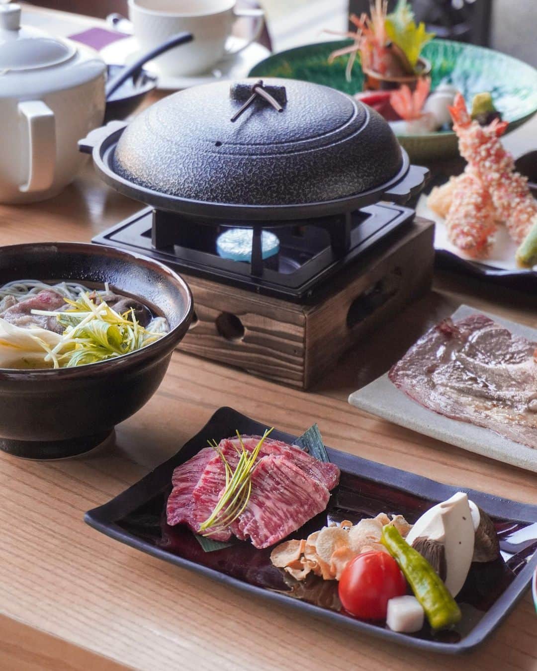 Moanna S.さんのインスタグラム写真 - (Moanna S.Instagram)「Wagyu 100% promotion features all new wagyu 🥩menus from 42 restaurants from now till 14th Feb.  There are 8 courses in the Jfoodo Mizutani Wagyu Omakase Set, so you can try different cuts， my favorite goes to the 🔥Flaming Wagyu Beef Sea Urchin Sushi, which is made with the Japanese Kagoshima A4 Wagyu. Bursting with flavors and umami.  Other melt-in-your-mouth wagyu beef dishes include Stewed Wagyu Beef Tendon, Wagyu Beef Tobanyaki & Wagyu Soumen.   You can also enjoy wagyu menus at home by ordering via Deliveroo. Search #Wagyu100% in APP to discover more savourous wagyu restaurants!  Don’t miss the chance to win a Japanese Wagyu platter for 2 🥩🥩& Cooking Hot Plate by sending photos of your favorite wagyu dishes at designated restaurants or your deliveroo order to 日本和牛 Facebook page. < go here for more details.   📍Deliveroo X JFOODO Wagyu100% website: https://www.deliverooyauceng.com/District/wagyu100   #JFOODO #和牛100% #日本和牛 #純正血統和牛 #Wagyu #Wagyu100%」1月27日 22時18分 - moannaxdessire