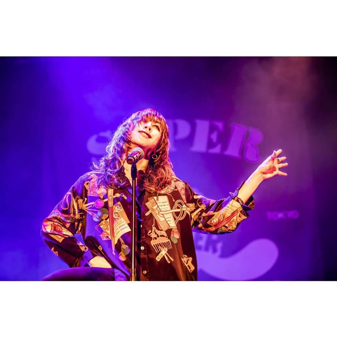 のインスタグラム：「三週連続豊洲単独公演最終日。 本当にアイラヴユー。  写真 @cazrowaoki   #superbeaver #東京 #ライブハウス」