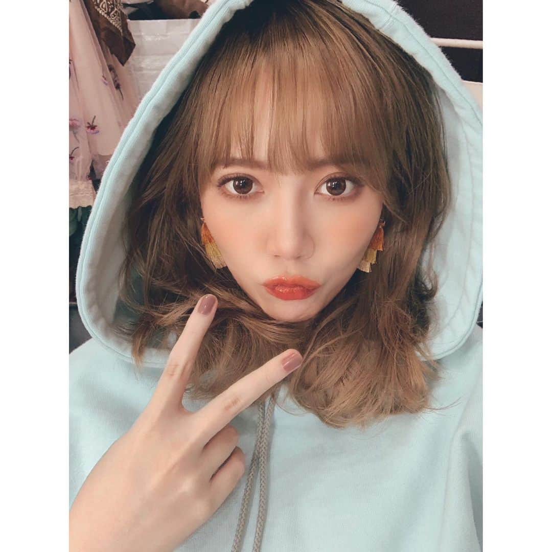 MACOのインスタグラム：「あ、ぴゃーす✌🏻」