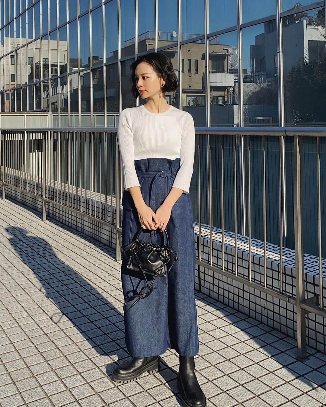 斎藤有沙さんのインスタグラム写真 - (斎藤有沙Instagram)「久しぶりのスカート パンツ派の私は、スカートを履くと 背筋がシャンとします🤲🏻  不思議なもので、気持ちも少しだけ変化している気がして (いつもより柔らかくなる気が💃🏻) ファッションは心にも大きく影響しているなぁと改めて感じます🌱  私にとってスカートは、特別な日に履く スペシャルなものかもしれません☺️  #ANT2021SPRINGCOLLECTION」1月27日 22時28分 - i_am_arinko