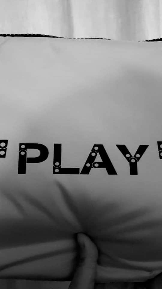 イ・チョンアのインスタグラム：「#PLAY . your play ✔✖✔✖✔  @virgilabloh  @songepark23  @off____white  @off___white___seoul」