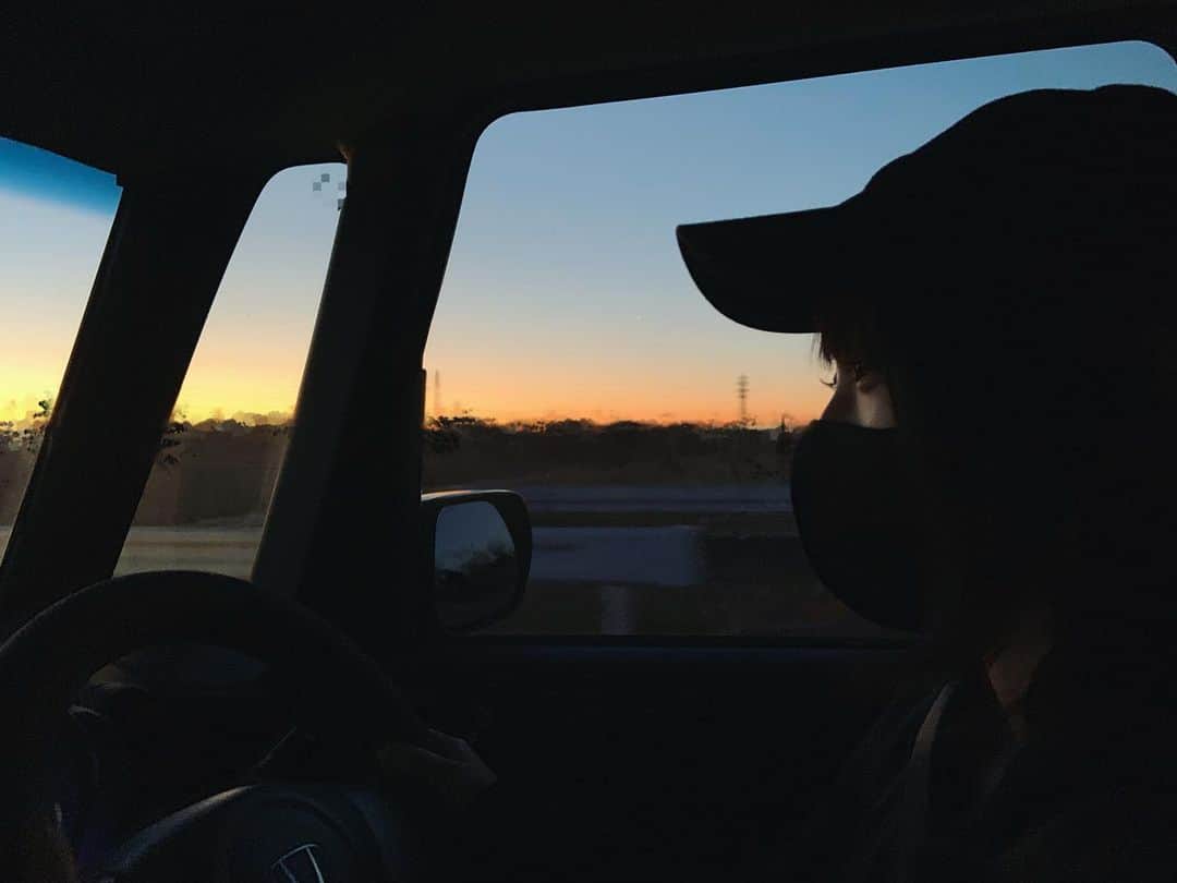 辻野かなみのインスタグラム：「❤︎﻿ ﻿ 🚙🚙🚙﻿ ﻿ 夕日を見る余裕もない私、笑﻿ ﻿ ﻿ 実は、先日…#車の免許取得　しました✌︎﻿ ﻿ ﻿ #ときバロ観てくれてありがとうございました‼︎﻿ #車　#初心者　#免許 #とき宣　#超ときめき宣伝部　#辻野かなみ﻿ #instagood #instalike #followme﻿」