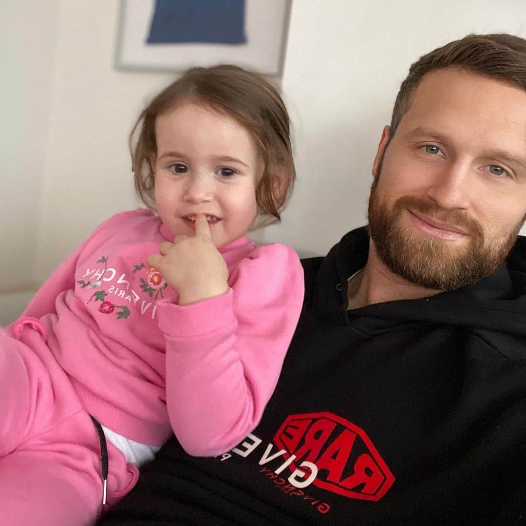 シュコドラン・ムスタフィのインスタグラム：「👸🏼❤️ #daddyslittlegirl #SM20」