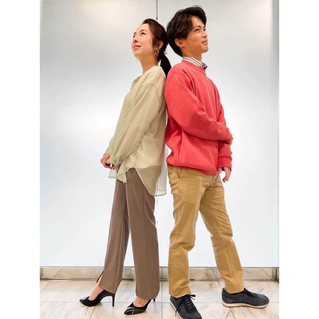 若林翔子のインスタグラム：「. . 相変わらずブレイク撮影会やりました😅  最近は、通りがかりに指示出してくれるスタッフさんがいるのでありがたいです笑。  なかちゃん、大食いなのに痩せの小顔。  ブレイクでは、お得なスマホ情報やおしゃれな男子必見のヘアケア商品のご紹介をします♡みてちょ！  #ちょっとブレイクタイム　#ミヤギテレビ　#中西アナ　#情報番組　#MC #気分は表紙」