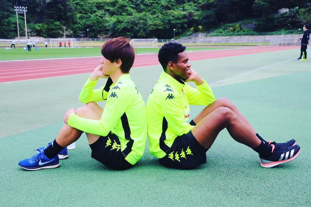 ジェフユナイテッド市原・千葉のインスタグラム：「練習後のひとコマ📸 フォトグラファーは #岩崎悠人 選手👏  @yutoiwasaki611 @buwanika_bob @itsuki.oda_official  #jefunited #ジェフ千葉 #jleague #キャンプレポート #kappa #撮り方が本格的 #構図にこだわる #photo」