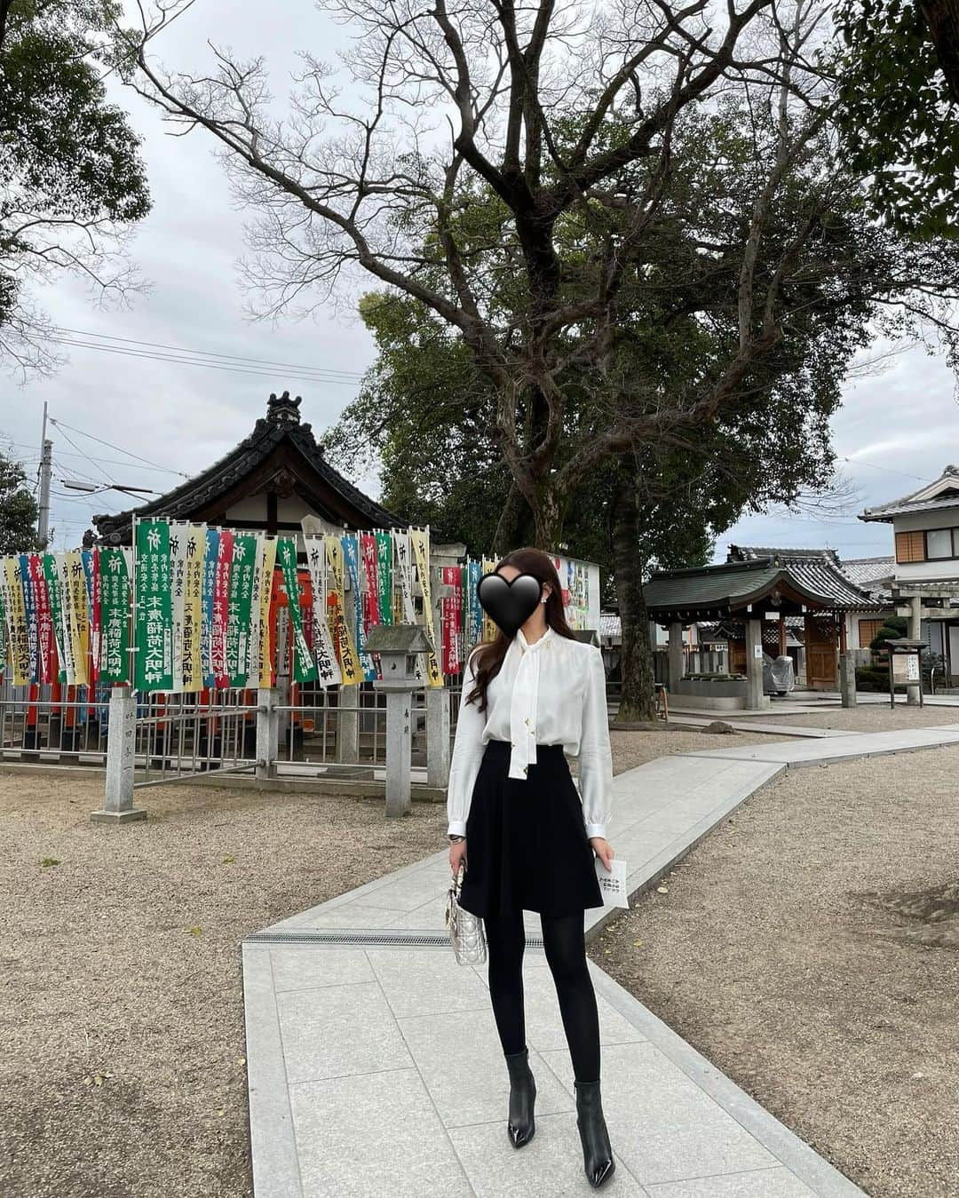 沙月のインスタグラム：「. . . 🖤🤍🖤 . . . #旅行に行きたい」