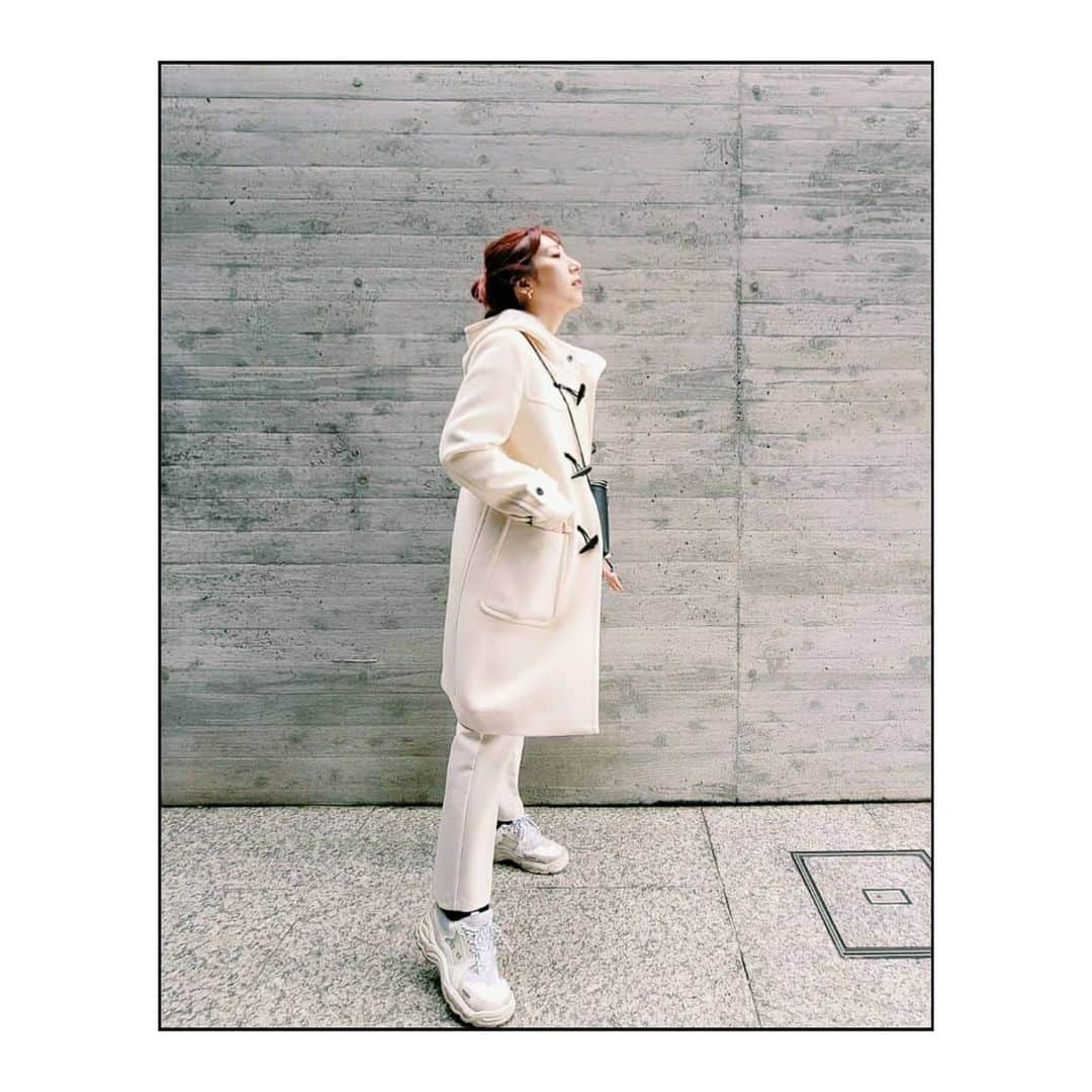 貴愛kwiae Officialのインスタグラム：「真っ白。  * * * * * たまには服から明るくねッ 🌅🌠🎆⚡️💥☀️✨⭐💫🔥 #ootd #style #白 #white #whitecode #zara #tomorrowland  #like #真っ白 #ホワイトコーデ 足長に写りすぎた😂」