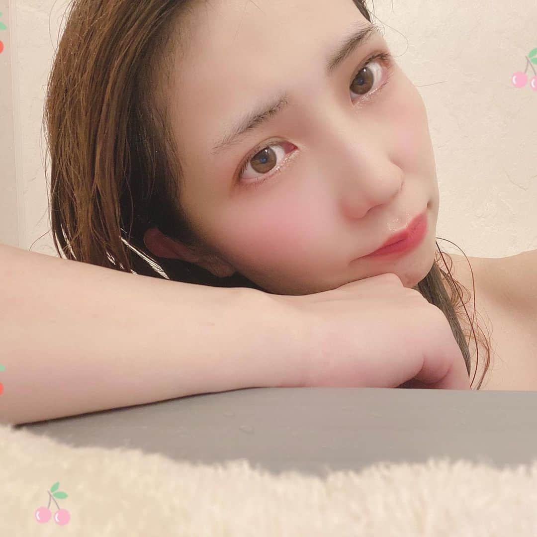 藍澤慶子のインスタグラム：「お風呂ー(⸝⸝•‧̫•⸝⸝) #女優も自画撮り #actress #model #japanese #お風呂 #すっぴん #フィルターは使ってます #加工必須」