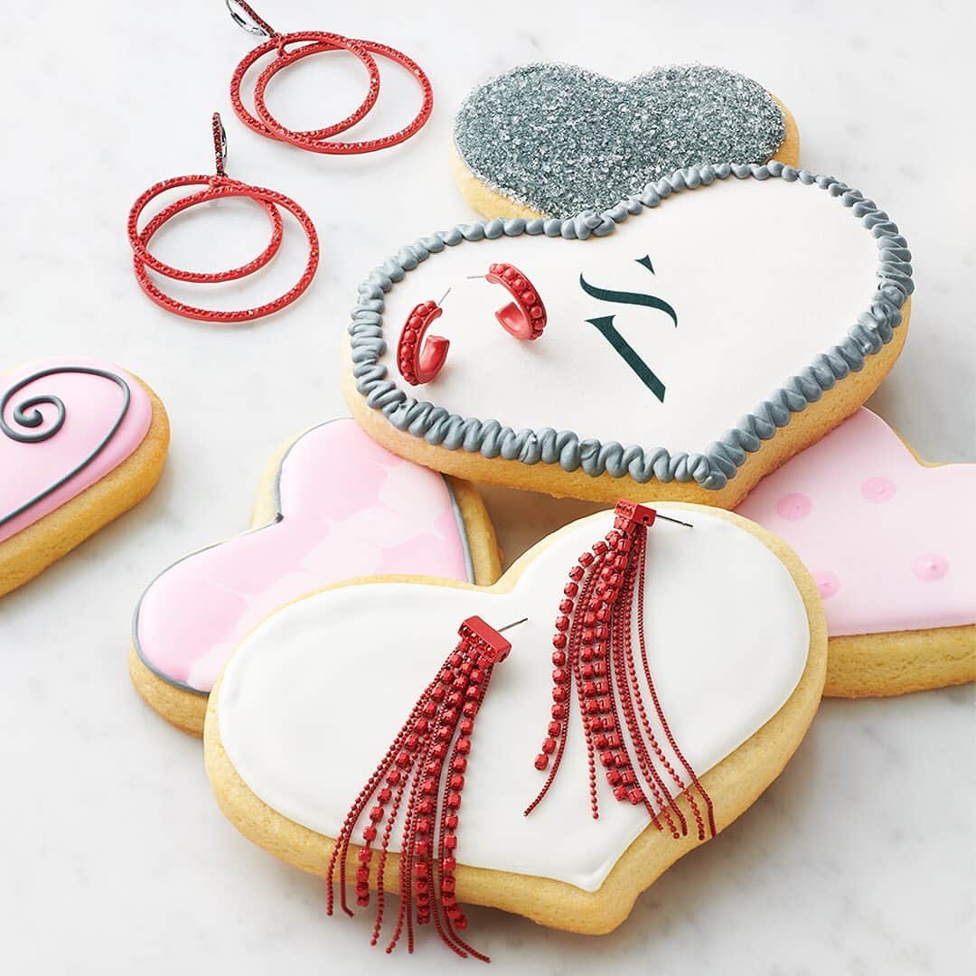 ロック&リパブリックのインスタグラム：「Sweet gift ideas for your valentine. (Even if your valentine is you. 😘) #SimplyVera #Kohls」