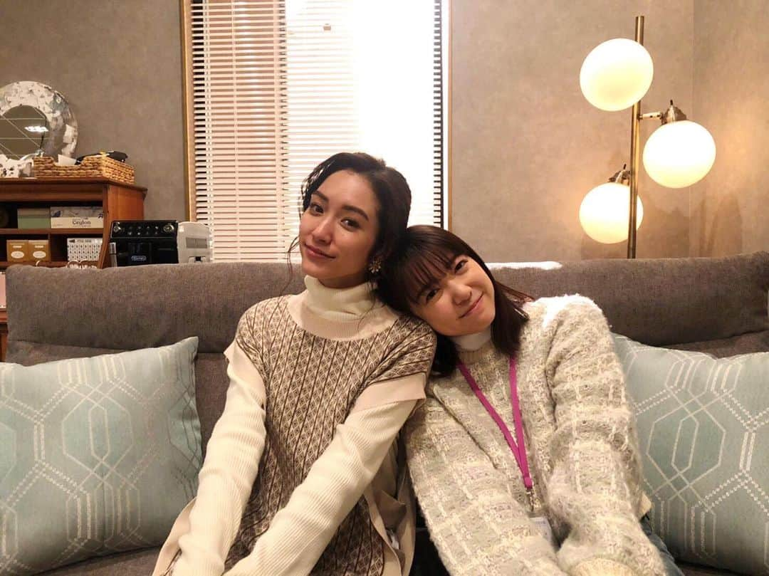 吉田沙世さんのインスタグラム写真 - (吉田沙世Instagram)「太陽のように明るくかわいい萌音ちゃん♡２３歳の誕生日おめでとう〜🌼✴︎✨ @mone_kamishiraishi  #上白石萌音 #ボス恋」1月27日 23時38分 - sayobaby