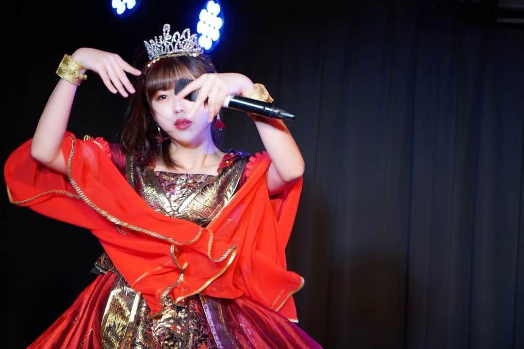 澤田桃佳のインスタグラム：「是非、衣装展示見に行って下さい！♡ 東京、名古屋の他に、、、 大阪のタワーレコード梅田NU茶屋町店・タワーレコード難波店　で#princessassemble をご購入頂きますと、メンバーのチェキが2枚ついてきます◎  是非各地で放課後プリンセスを見つけてください☺︎」