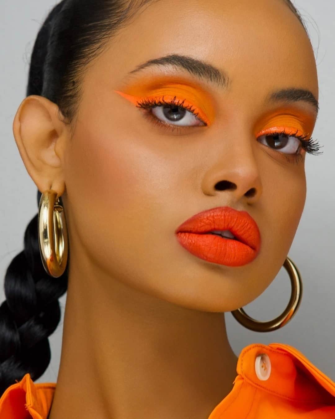M·A·C Cosmetics UK & Irelandさんのインスタグラム写真 - (M·A·C Cosmetics UK & IrelandInstagram)「Does this count as our daily dose of Vitamin C?🍊🙌🏻 EYES: Powder Kiss Soft Matte Eye Shadow in So Haute Right Now & Strike A Pose  LIPS: Powder Kiss Liquid Lipcolour in Resort Season & Devoted to Chili⁠ ⁠ Drop a 🧡 if you LOVE this look!  Regram @afnandano⁠ #MACCosmeticsUK #MACCosmetics #Makeup #PowderKiss #MACLovesLips #OrangeMakeup #Beauty ⁠」1月28日 0時02分 - maccosmeticsuk