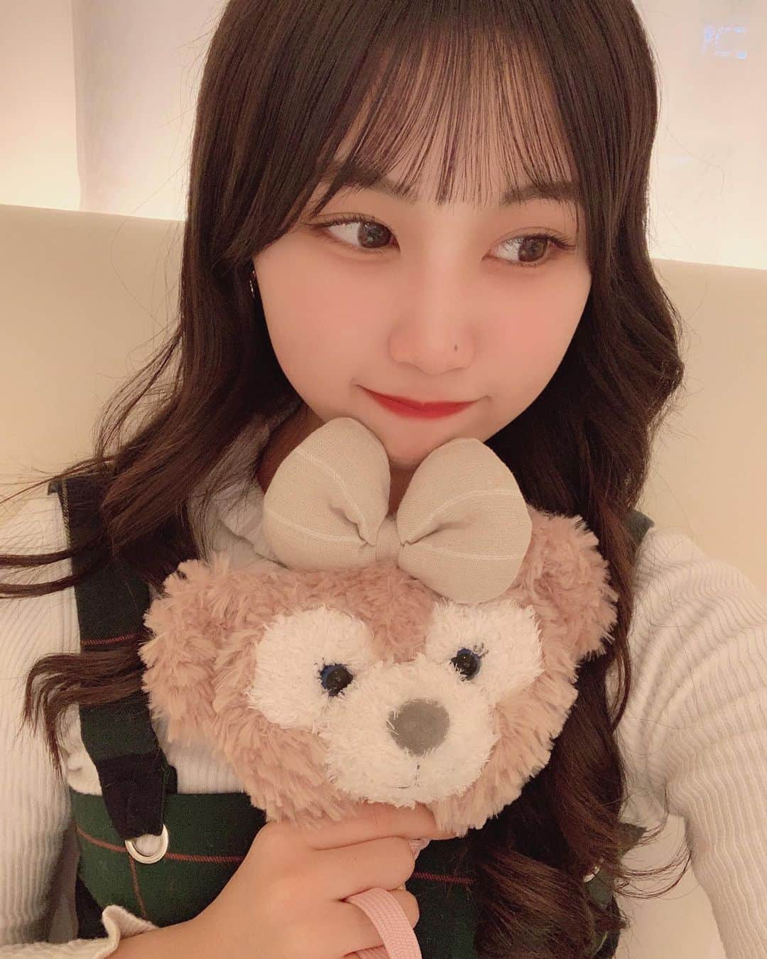 宮丸くるみのインスタグラム：「シェリーメイかわいい( ¨̮ )  ・ ・ ・  #リリバリ #lilyofthevalley #アイドル #idol #jk #18歳 #高校生 #シェリーメイ #disney #ぱっつん前髪 #シースルー前髪 #ロングヘア #巻き髪 #黒髪」