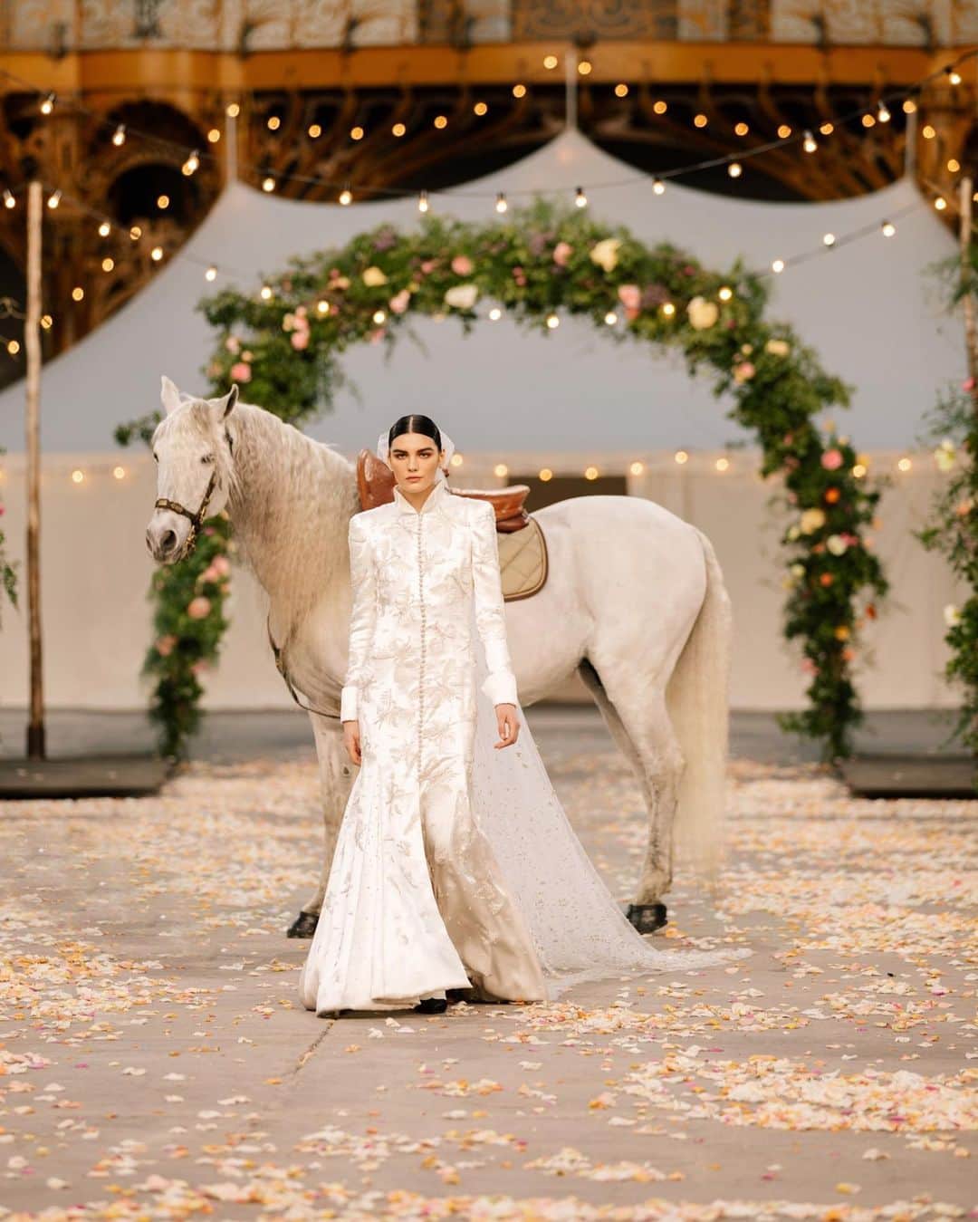 AnOther Magazineさんのインスタグラム写真 - (AnOther MagazineInstagram)「@chanelofficial imagines its couture show as a bucolic bridal procession 👰⁠⠀ ⁠⠀ “Like a family celebration,” @virginieviard tells @alexanderfury of her S/S21 haute couture collection for Chanel, which saw the Grand Palais transformed into a French village wedding scene. “I love big family reunions, when the generations all come together. It’s so warm.” Learn more about the show at the link in our bio 📲⁠⠀ ⁠⠀ 📸 is Chanel Spring/Summer 2021 Haute Couture」1月28日 0時00分 - anothermagazine
