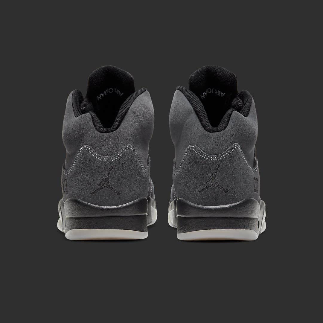HYPEBEASTさんのインスタグラム写真 - (HYPEBEASTInstagram)「@hypebeastkicks: Take an official look at the stark Air Jordan 5 "Anthracite." The silhouette features a mixture of different materials done up in shades of black from suedes, nylons, to plastic and mesh. Along the lateral side, we see “Wolf Grey” netting while the midsole features the signature "fighter jet" motif in silver with black speckles. The shoe sits atop a milky outsole to finish off the look. Pick up a pair starting February 6 for $190 USD.⁠⠀ Photo: Nike」1月28日 0時00分 - hypebeast