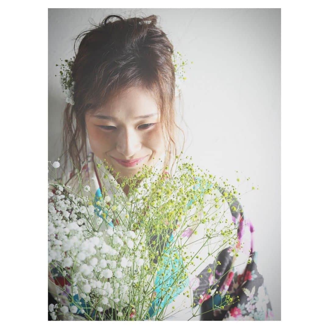 のインスタグラム：「🗣さらに振袖展示会やるよ！  2月5日〜7日の３日間限定♡  たくさんの振袖と小物が いっーぱい選べます🕺🏻  是非お待ちしております♩  .  #スタジオシエル  #スタジオシエル印西店 #振袖  #振袖レンタル  #印西写真館  #ヘアメイク  #ヘアアレンジ  #ナチュラルメイク  #アップスタイル  #shopping  #写真館  #スタジオ  #カメラ女子  #印西 #ビックホップ  #かわいい #ドライフラワー #ウェディングドレス  #成人式 #成人式前撮り #成人式ヘアセット  #振袖前撮り #成田振袖  #八千代振袖 #白井振袖  #印西振袖」
